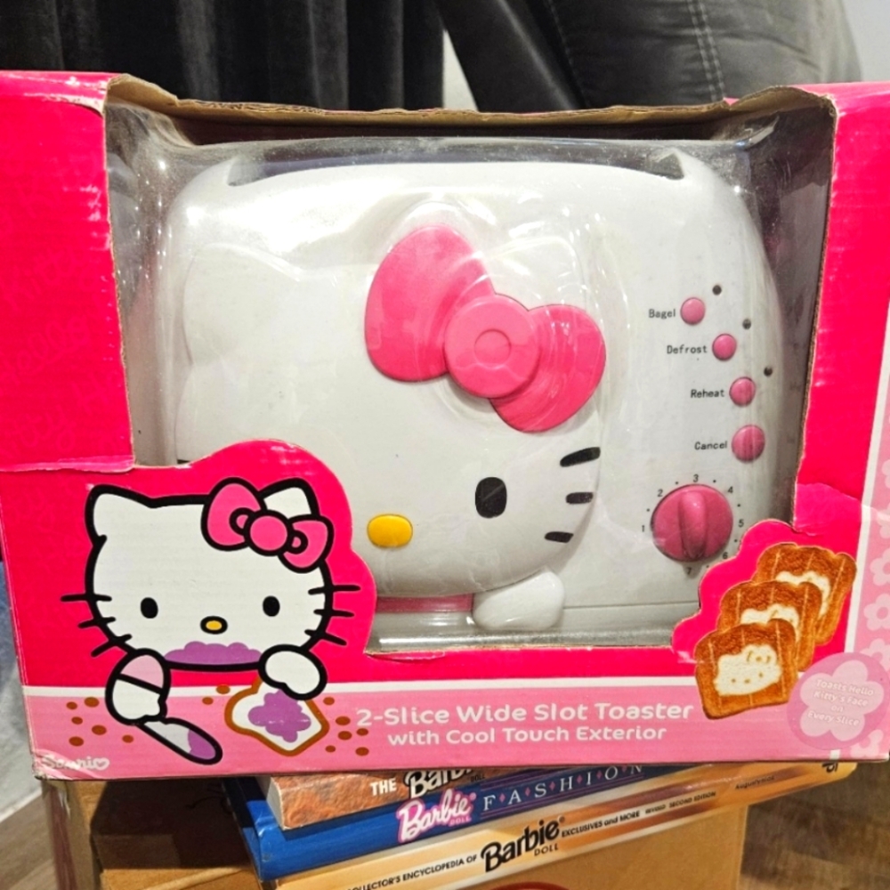 Sanrio Hello Kitty Pink and White Toaster